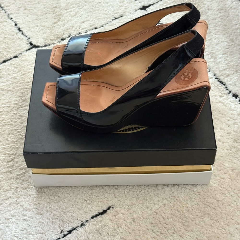 Modern Vintage Black and Tan Wedges